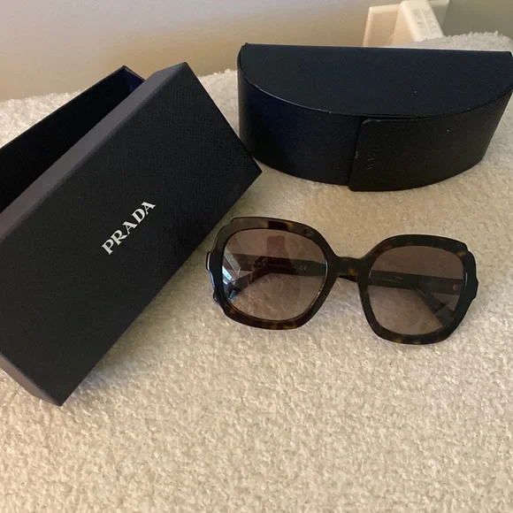 Prada | Accessories | Prada 52mm Geometric Sunglasses Brown  display picture 3